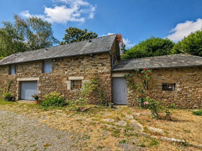 Photos 17 - Rurale - LE TREVOUX - Propriété en pierre avec maison principale, gîte indépendant et dépendances sur près d’un hectare