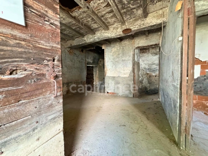 Photos 1 - Rurale - PROCHE CENTRE VILLE, GRANGE de 80M² SUR DEUX NIVEAUX A REHABILITER ENTIEREMENT, TERRAIN ATTENANT DE 265 M², GARAGE