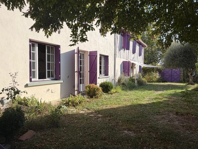 Photos 11 - Prestige - PLAISANCE (32) centre, élegante MAISON DE MAITRE XVIIIs, sans travaux, 190m2 sur 800m2 de jardin clos et paysagé, belle dépendance, chauffage central , 4chambres dont 1 au rez-de-chaussée, salon 44m2