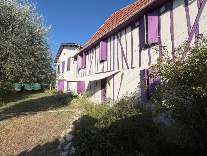 Photos 23 - Prestige - PLAISANCE (32) centre, élegante MAISON DE MAITRE XVIIIs, sans travaux, 190m2 sur 800m2 de jardin clos et paysagé, belle dépendance, chauffage central , 4chambres dont 1 au rez-de-chaussée, salon 44m2