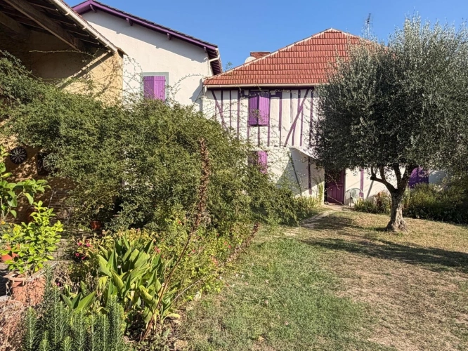 Photos 43 - Prestige - PLAISANCE (32) centre, élegante MAISON DE MAITRE XVIIIs, sans travaux, 190m2 sur 800m2 de jardin clos et paysagé, belle dépendance, chauffage central , 4chambres dont 1 au rez-de-chaussée, salon 44m2
