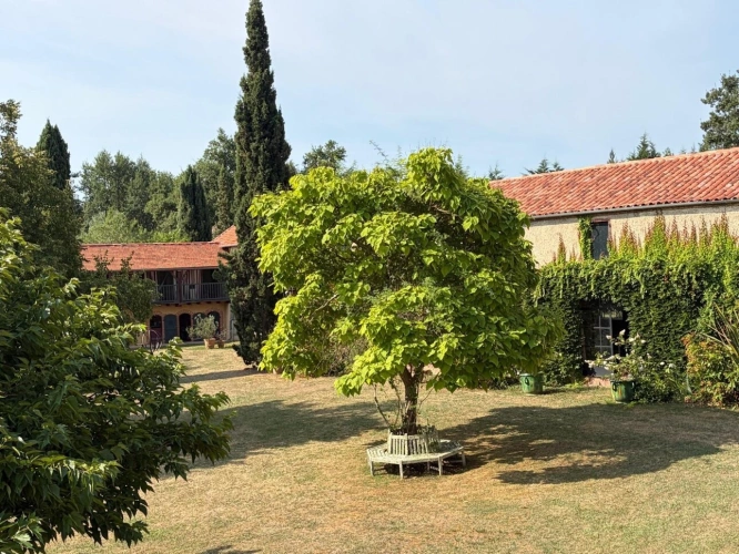 Photos 11 - Prestige - PLAISANCE DU GERS(32): élégante PROPRIETE DE CHARME et de CARACTERE XVIII-XIXs, 3,5hectares, près de Plaisance et Marciac, SANS TRAVAUX, sans vis à vis, au calme , VUE sur les coteaux, piscine
