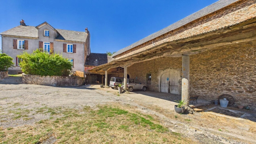 Photos 17 - Prestige - Propriété de caractère rénovée avec nombreuses dépendances, 1,9 ha de terrain. Idéal projet agricole ou touristique