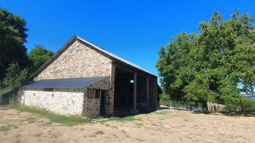 Photos 20 - Prestige - Propriété de caractère rénovée avec nombreuses dépendances, 1,9 ha de terrain. Idéal projet agricole ou touristique