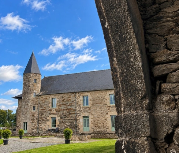 Photos 3 - Prestige - MANOIR HISTORIQUE DU XIVᵉ SIÈCLE – 543 M² – 9 CHAMBRES – 5,5 HECTARES