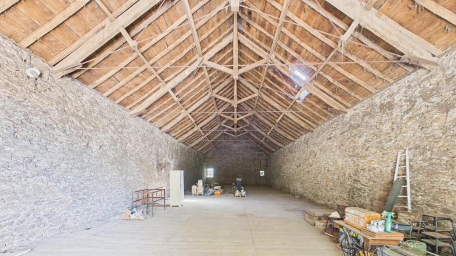 Photos 18 - Rurale - Propriété de caractère rénovée avec nombreuses dépendances, 1,9 ha de terrain. Idéal projet agricole ou touristique
