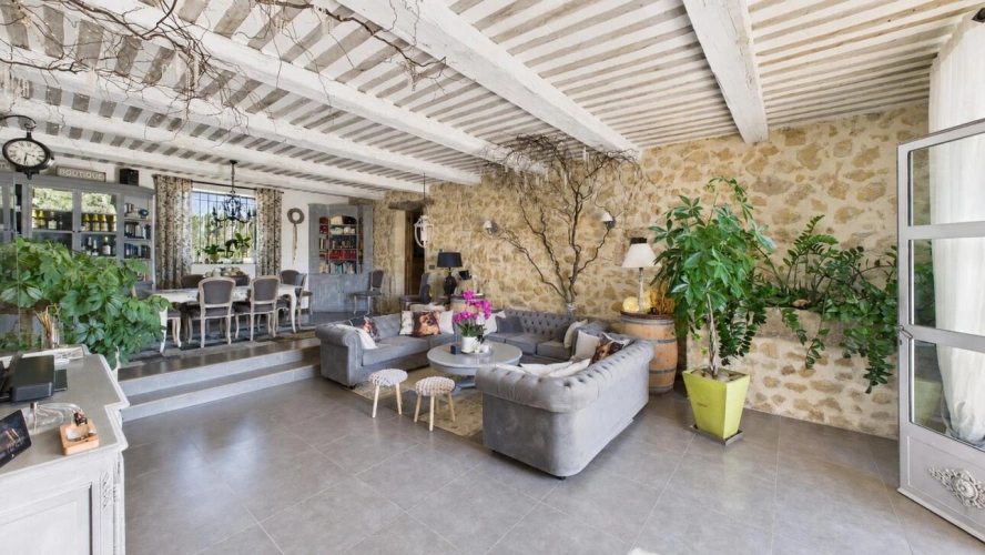 Photos 11 - Tourist - Stone estate of 675 sqm with swimming pool on nearly 3 hectares - Roquemaure
