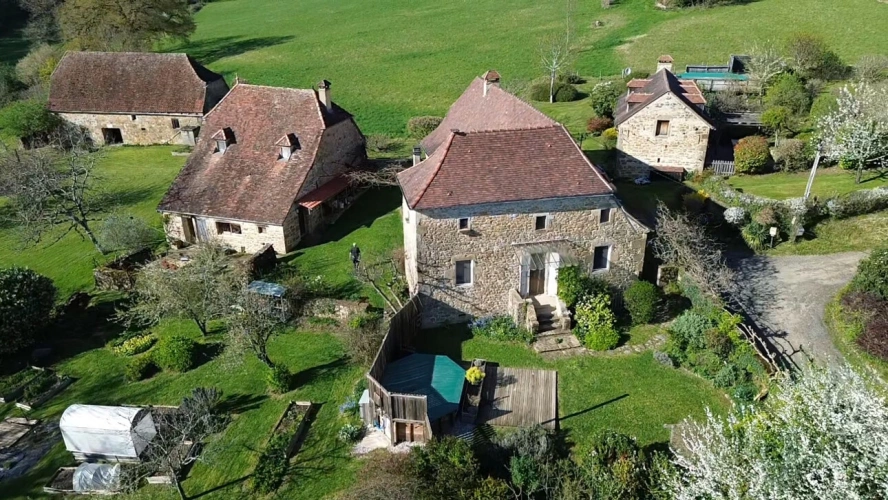 Photos 1 - Équestre - Véritable Hameau Privé en Pierre sur 5 Hectares de Nature