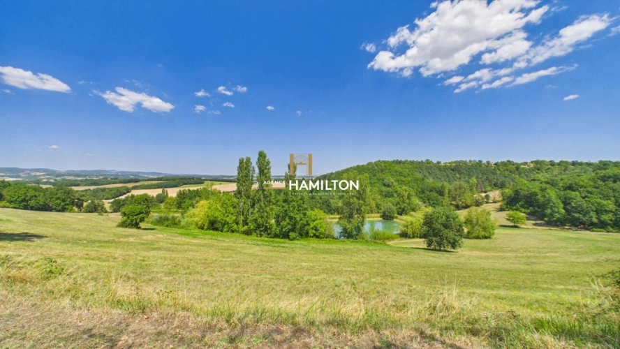 Photos 3 - Équestre - MAGNIFIQUE DOMAINE DE 32 HA  AVEC LAC, ET VUE DOMINANTE SUR LES ENVIRONS