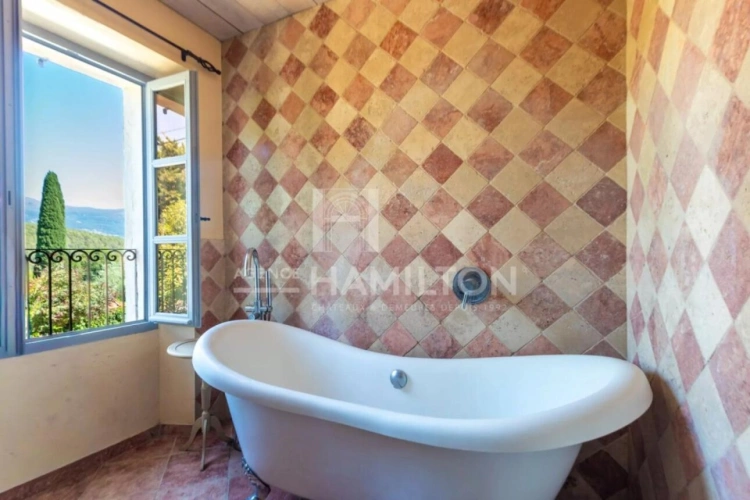 Photos 8 - Prestige - Mas en pierre, piscine,  proche Valbonne, au calme dans un envir