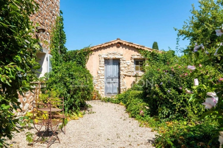 Photos 12 - Prestige - Mas en pierre, piscine,  proche Valbonne, au calme dans un envir