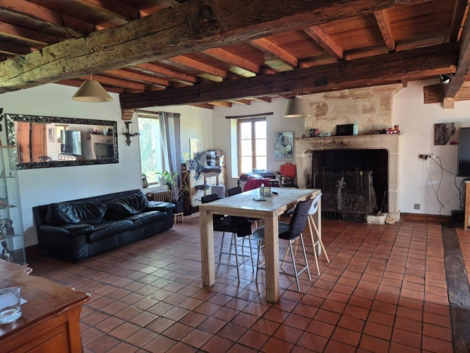 Photos 2 - Rurale - Corps de Ferme, écrin de verdure, 250 m2 habitables, 23 000 m2 de terrain, 400 m2 de dépendances, 20 mn Angoulême centre
