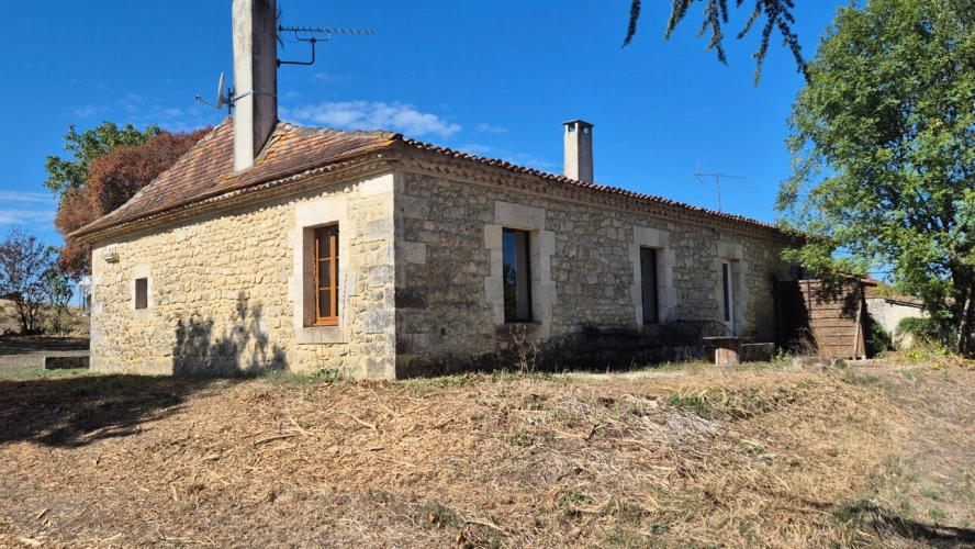 Photos 3 - Rurale - Corps de Ferme, écrin de verdure, 250 m2 habitables, 23 000 m2 de terrain, 400 m2 de dépendances, 20 mn Angoulême centre