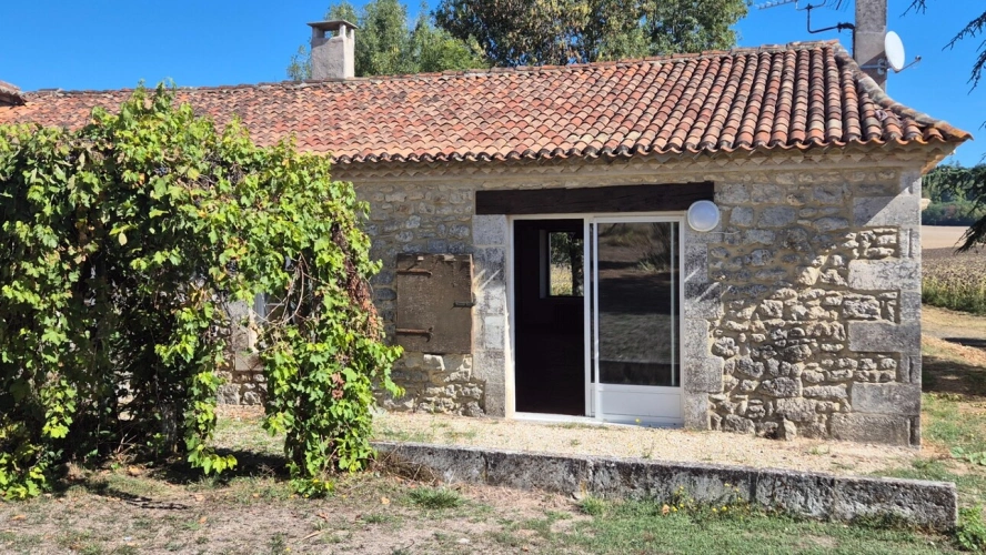 Photos 7 - Rurale - Corps de Ferme, écrin de verdure, 250 m2 habitables, 23 000 m2 de terrain, 400 m2 de dépendances, 20 mn Angoulême centre