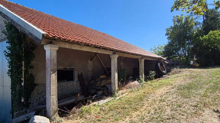 Photos 14 - Rurale - Corps de Ferme, écrin de verdure, 250 m2 habitables, 23 000 m2 de terrain, 400 m2 de dépendances, 20 mn Angoulême centre
