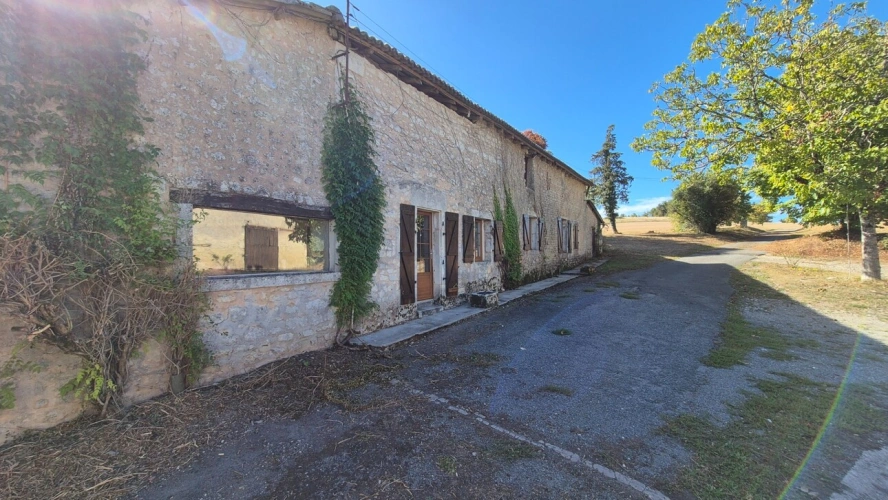 Photos 19 - Rurale - Corps de Ferme, écrin de verdure, 250 m2 habitables, 23 000 m2 de terrain, 400 m2 de dépendances, 20 mn Angoulême centre