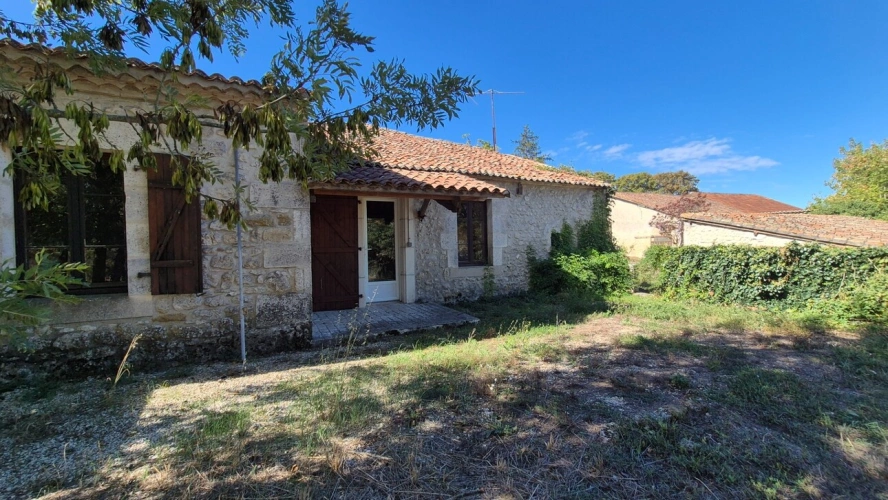 Photos 21 - Rurale - Corps de Ferme, écrin de verdure, 250 m2 habitables, 23 000 m2 de terrain, 400 m2 de dépendances, 20 mn Angoulême centre