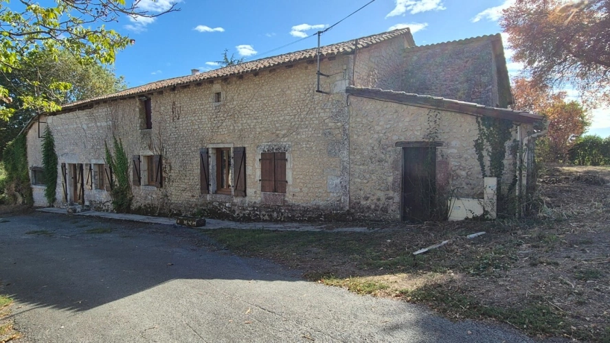 Photos 24 - Rurale - Corps de Ferme, écrin de verdure, 250 m2 habitables, 23 000 m2 de terrain, 400 m2 de dépendances, 20 mn Angoulême centre