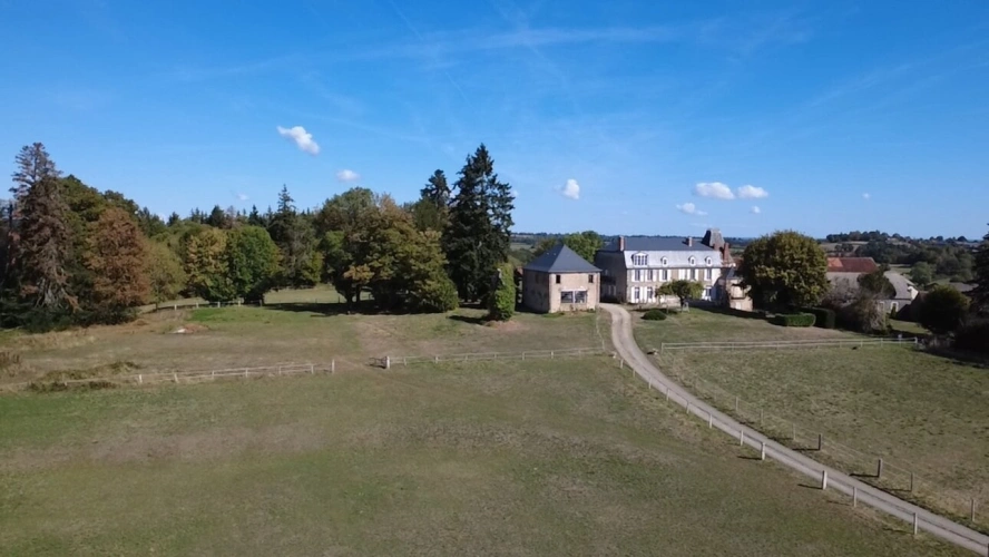 Photos 2 - Prestige - Château du XVIᵉ siècle à Aigurande - 600 m² habitables - 9 ha de prairies et bois – Pays de George Sand Indre (36) 599 000 €