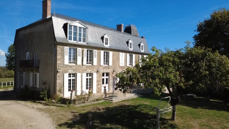 Photos 3 - Prestige - Château du XVIᵉ siècle à Aigurande - 600 m² habitables - 9 ha de prairies et bois – Pays de George Sand Indre (36) 599 000 €