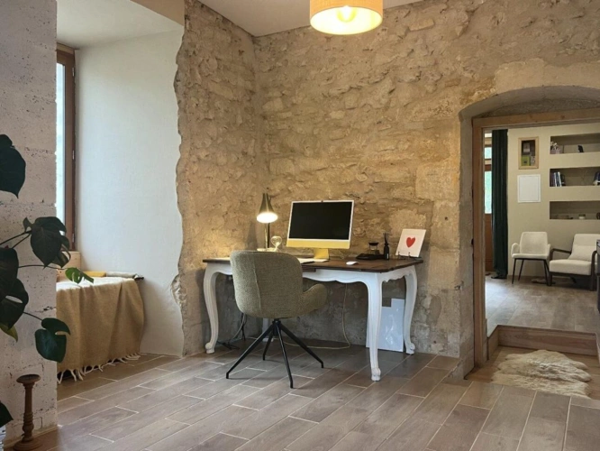 Photos 1 - Prestige - une partie d'un château, bien rénové