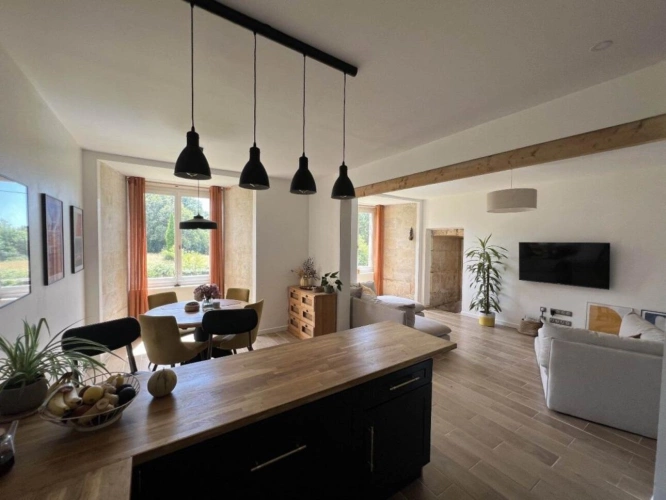 Photos 2 - Prestige - une partie d'un château, bien rénové
