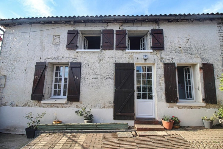 Photos 2 - Prestige - Propriété de trois chambres à dix mins de Matha