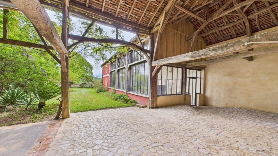 Photos 1 - Prestige - Ensemble immobilier empreint de charme, d'authenticité et d'une élégance discrète