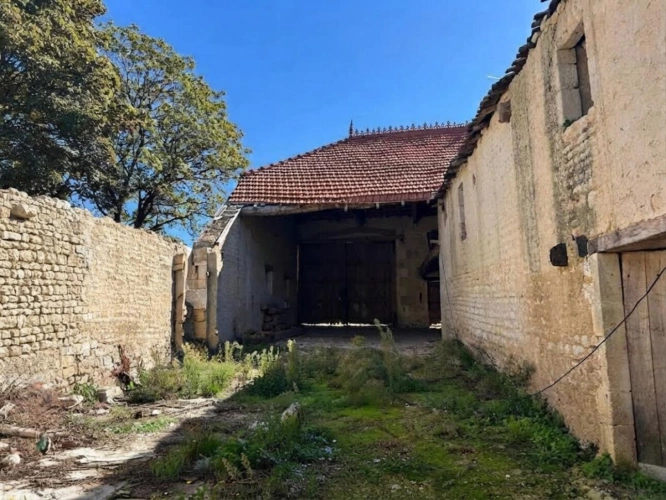 Photos 7 - Rurale - Grande grange à rénover avec permis de construire