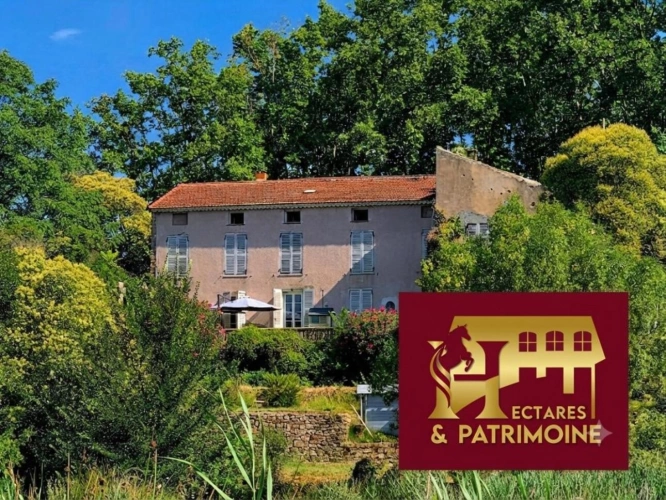 Photos 1 - Équestre - Domaine historique  aux portes d'un village provençal