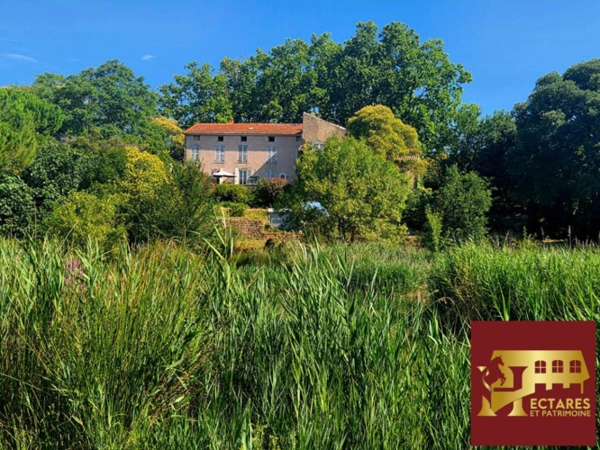 Photos 5 - Équestre - Domaine historique  aux portes d'un village provençal