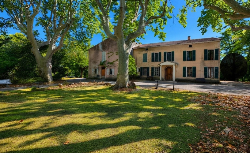 Photos 7 - Équestre - Domaine historique  aux portes d'un village provençal