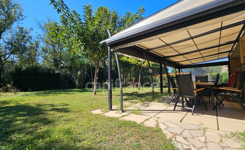 Photos 7 - Prestige - HYÈRES – PROPRIÉTÉ  SUR PLUS D'1 HECTARE – MAISON PRINCIPALE DE PLAIN-PIED, PISCINE ET ENSEMBLE BÂTI