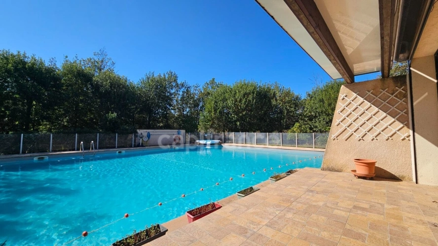 Photos 9 - Prestige - HYÈRES – PROPRIÉTÉ  SUR PLUS D'1 HECTARE – MAISON PRINCIPALE DE PLAIN-PIED, PISCINE ET ENSEMBLE BÂTI