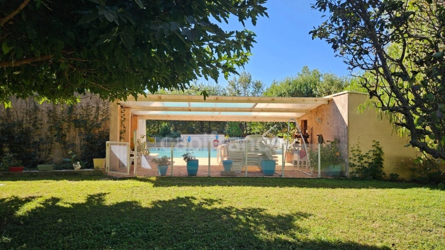 Photos 11 - Prestige - HYÈRES – PROPRIÉTÉ  SUR PLUS D'1 HECTARE – MAISON PRINCIPALE DE PLAIN-PIED, PISCINE ET ENSEMBLE BÂTI