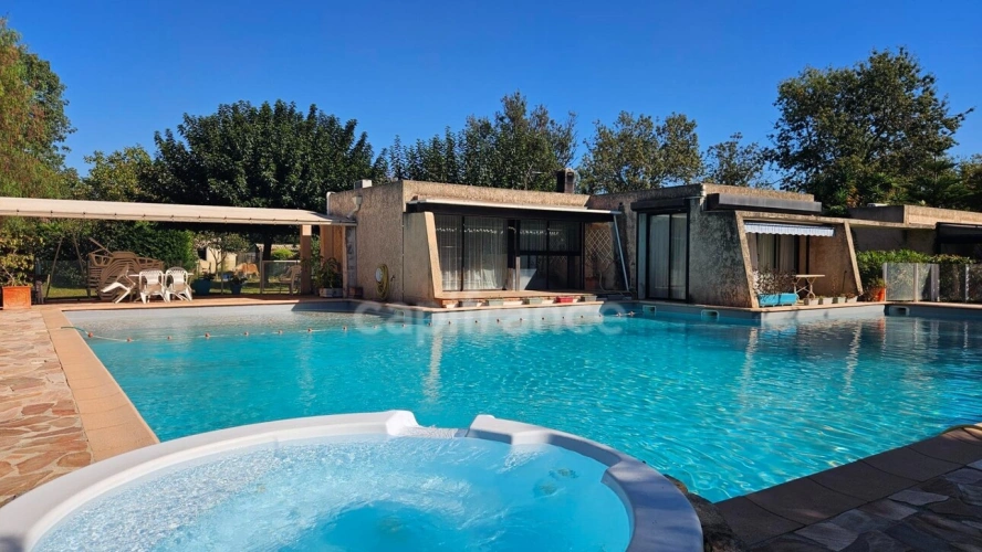 Photos 18 - Prestige - HYÈRES – PROPRIÉTÉ  SUR PLUS D'1 HECTARE – MAISON PRINCIPALE DE PLAIN-PIED, PISCINE ET ENSEMBLE BÂTI