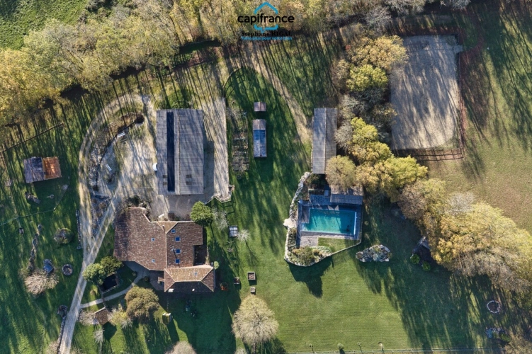 Photos 3 - Équestre - Propriété à vendre 8 pièces, propriété de 220m2 chalet - boxes à chevaux - dépendances sur 7ha de terrain