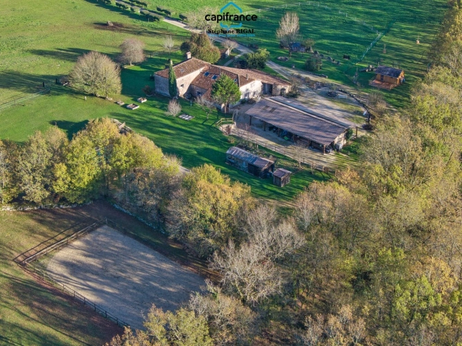 Photos 4 - Équestre - Propriété à vendre 8 pièces, propriété de 220m2 chalet - boxes à chevaux - dépendances sur 7ha de terrain