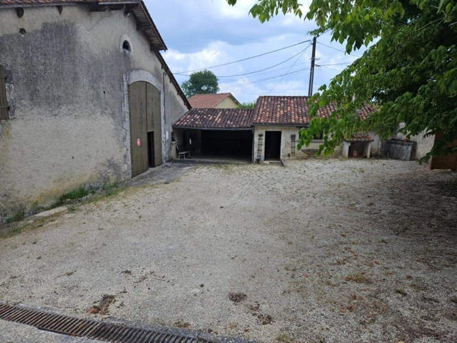 Photos 2 - Rurale - Grange et dépendances À FORT POTENTIEL AU CEUR DU PÉRIGORD Vert