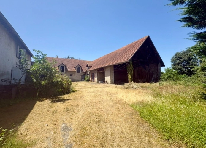 Photos 3 - Rurale - Tarbes – Propriété de caractère avec maison de 184 m² à rénover et près de 1 800 m² de bâtis