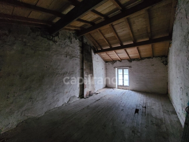 Photos 12 - Rurale - Maison à rénover avec dépendances NACHAMPS (17)