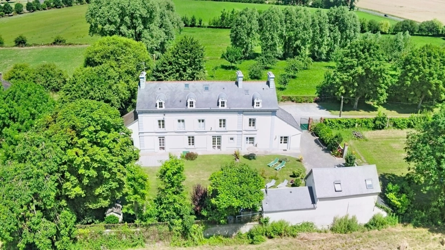 Photos 1 - Rurale - Propriété à vendre avec 5 gîtes + un appartement 14 pièces (50) à Pontorson en Normandie en Baie du Mont Saint Michel