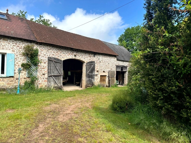 Photos 3 - Prestige - Exclusivité – Propriété de caractère avec étang, dans un écrin naturel préservé du Morvan - proche de SAULIEU (21)
