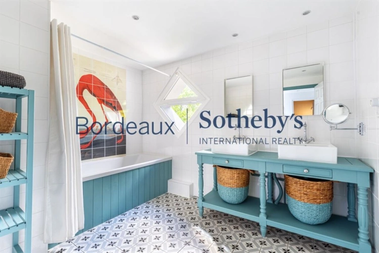 Photos 15 - Prestige - BORDEAUX 20MN - EXCEPTIONNELLE VILLA D'ARCHITECTE 335M² - PARC - PISCINE - 6 CHAMBRES - GARAGES