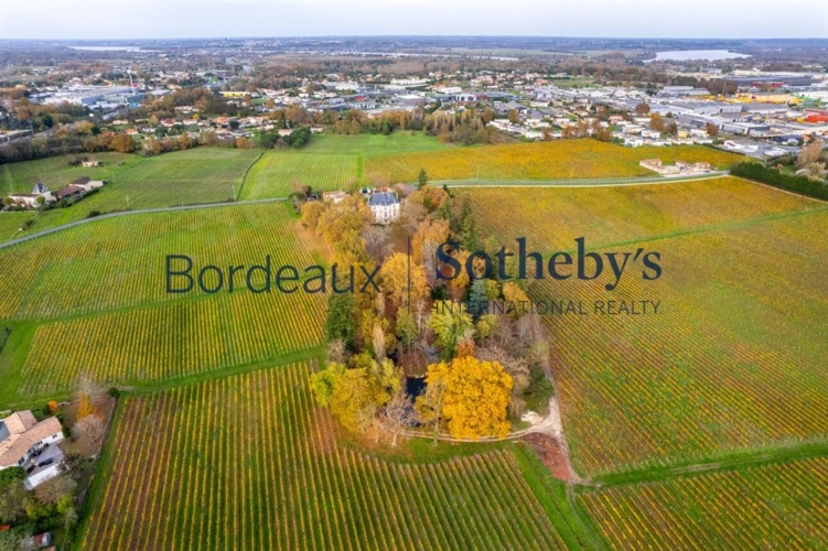 Photos 2 - Prestige - EXCLUSIVITÉ - RARE - CHÂTEAU & VIGNES AUX PORTES DE BORDEAUX