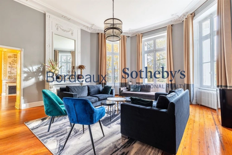 Photos 5 - Prestige - EXCLUSIVITÉ - RARE - CHÂTEAU & VIGNES AUX PORTES DE BORDEAUX