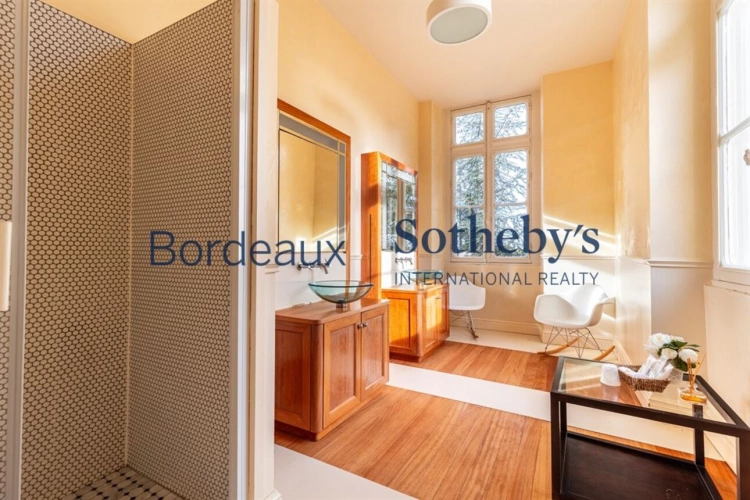 Photos 9 - Prestige - EXCLUSIVITÉ - RARE - CHÂTEAU & VIGNES AUX PORTES DE BORDEAUX