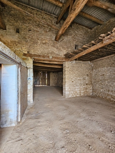 Photos 2 - Rurale - A vendre Grange de 226 m² – proche de Tournus - Uchizy  - Volumes exceptionnels et nombreuses possibilités