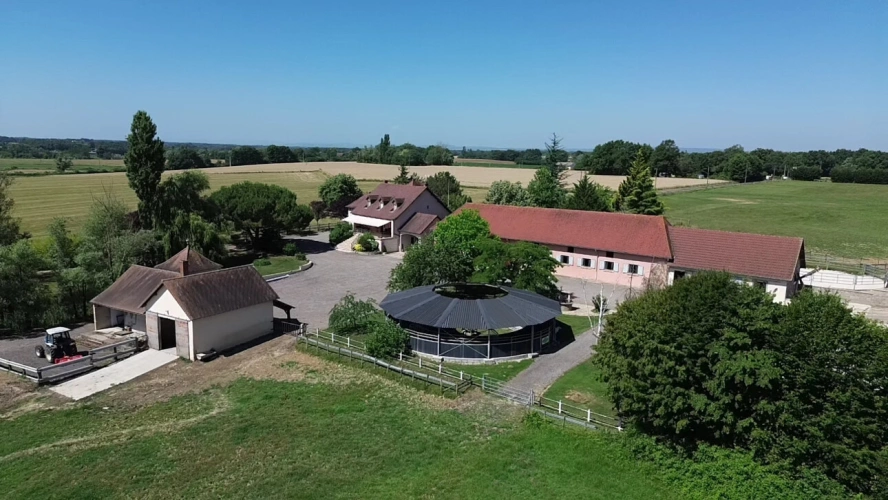 Photos 2 - Équestre - Domaine équestre + de 39 hectares