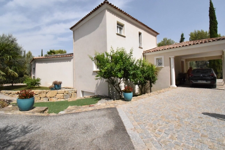 Photos 4 - Prestige - Propriété Draguignan videos disponibles